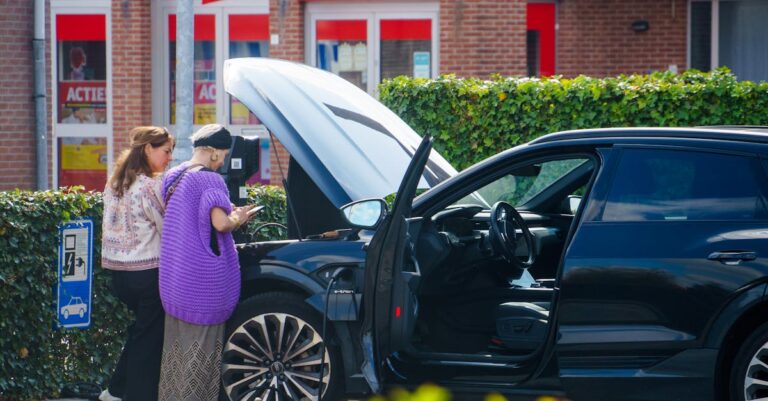 Zoom sur cinq cartes de recharge électrique