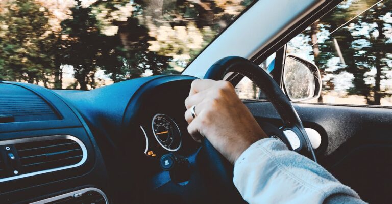 Une conductrice sauve sa vie après que sa voiture a plongé dans le Blavet