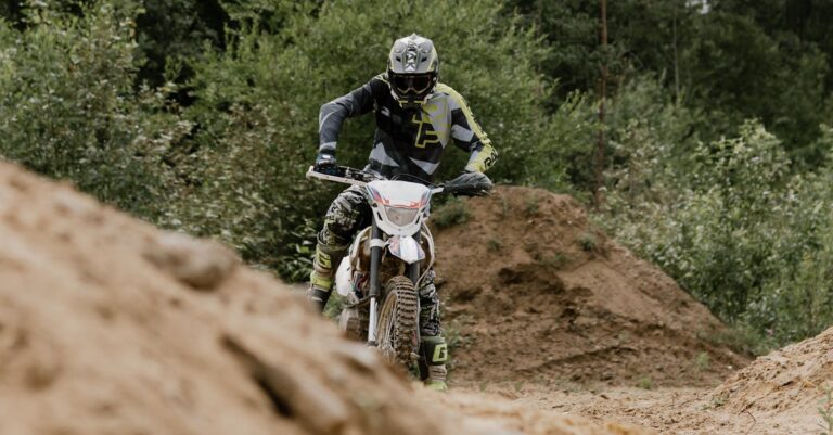 Triumph présente ses dernières nouveautés en enduro : les motos TF 250-E et TF 450-E