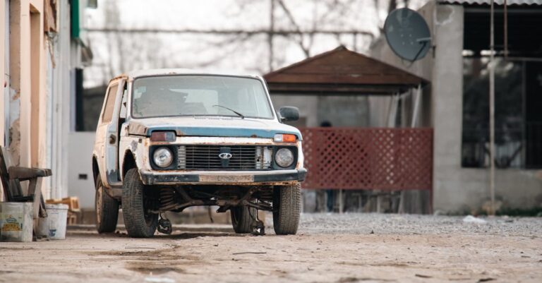 découverte de la lada niva : un tout-terrain emblématique