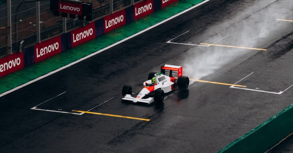 Lewis Hamilton s'impose à Monaco au guidon de sa MV Agusta F4 RR