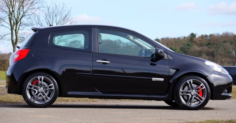 découverte de la fiche technique de la renault clio 4 rs iv : performance et innovations du modèle 1.6 turbo 200 rs edc