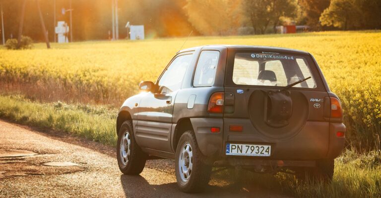découvrez le toyota rav4 : le SUV polyvalent qui séduit par son confort et sa performance