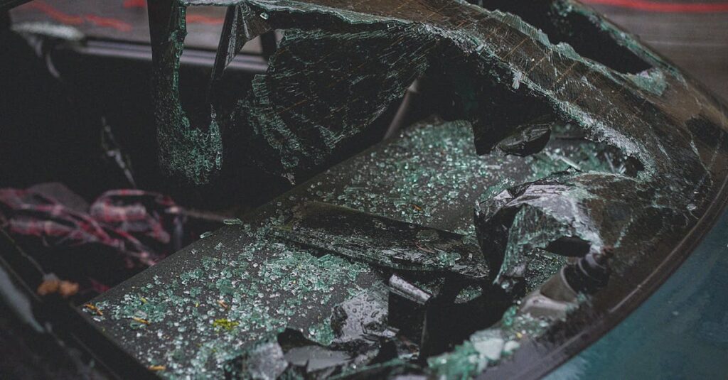 Gers : une conductrice en danger après sa voiture qui s'écrase contre un arbre en pleine nuit