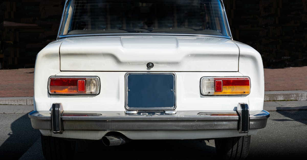 découvrez l'élégance et la performance de l'alfa romeo giulia, une berline sportive au design saisissant, alliant technologie de pointe et plaisir de conduite. explorez ses caractéristiques raffinées et son moteur puissant pour une expérience de conduite inégalée.