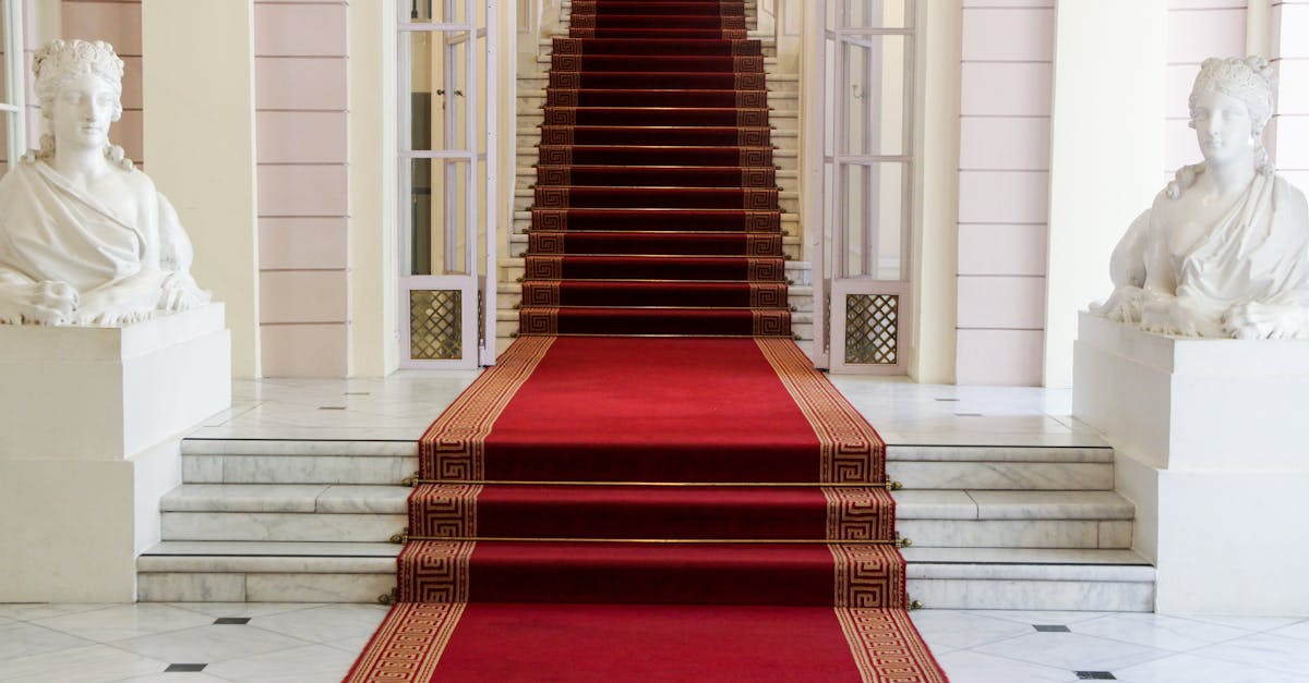 تجاوزت طموحات بورتوليتو مجرد نتيجةٍ بسيطة. كان هدفه في ذهنه: تسجيل أولى نقاطه في موسمٍ يتميز بديناميكياتٍ فريدة. كان يوم الأحد هذا مُجهزًا بكل مقومات مرحلةٍ حاسمة، وكانت إدارته للسباق مثاليةً، على أمل تجنب أي أخطاءٍ قاتلة. أثقل ضغط المنافسة ومخاطر إنهاء السباق في منتصف الترتيب كاهله، لكنه اعتمد على رباطة جأشه واستراتيجيته. يُظهر رد فعل السائق بعد السباق ثقته المتجددة بنفسه، مُؤكدًا أن هذا النجاح يُمثل خطوةً أساسيةً في مسيرته نحو التقدم في رياضة السيارات.