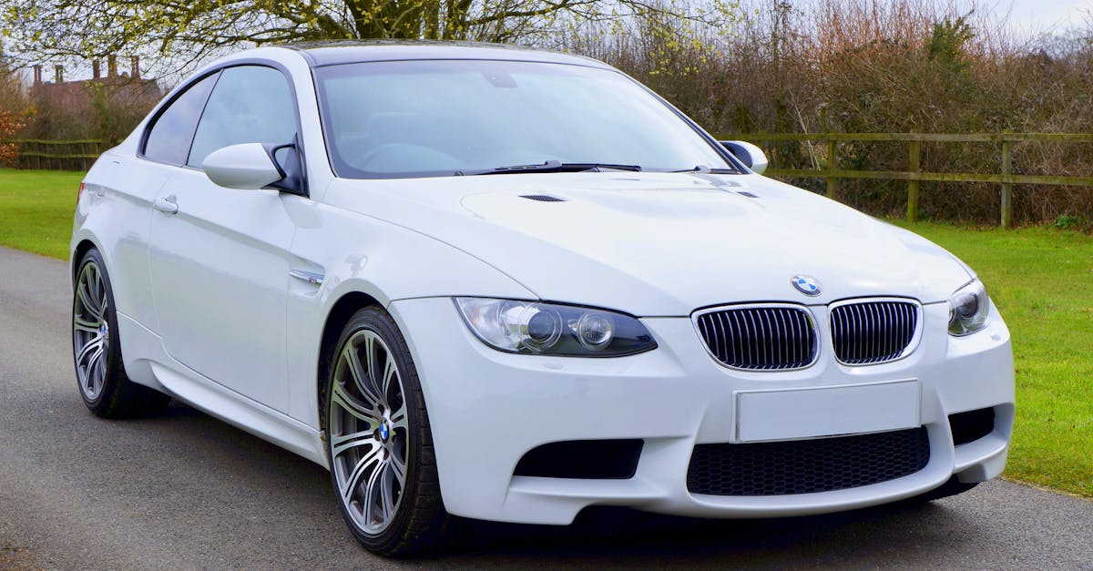 découvrez la bmw m5, une berline sportive emblématique alliant performance exceptionnelle, design élégant et technologies de pointe. vivez une expérience de conduite inégalée avec son moteur puissant et ses caractéristiques innovantes.