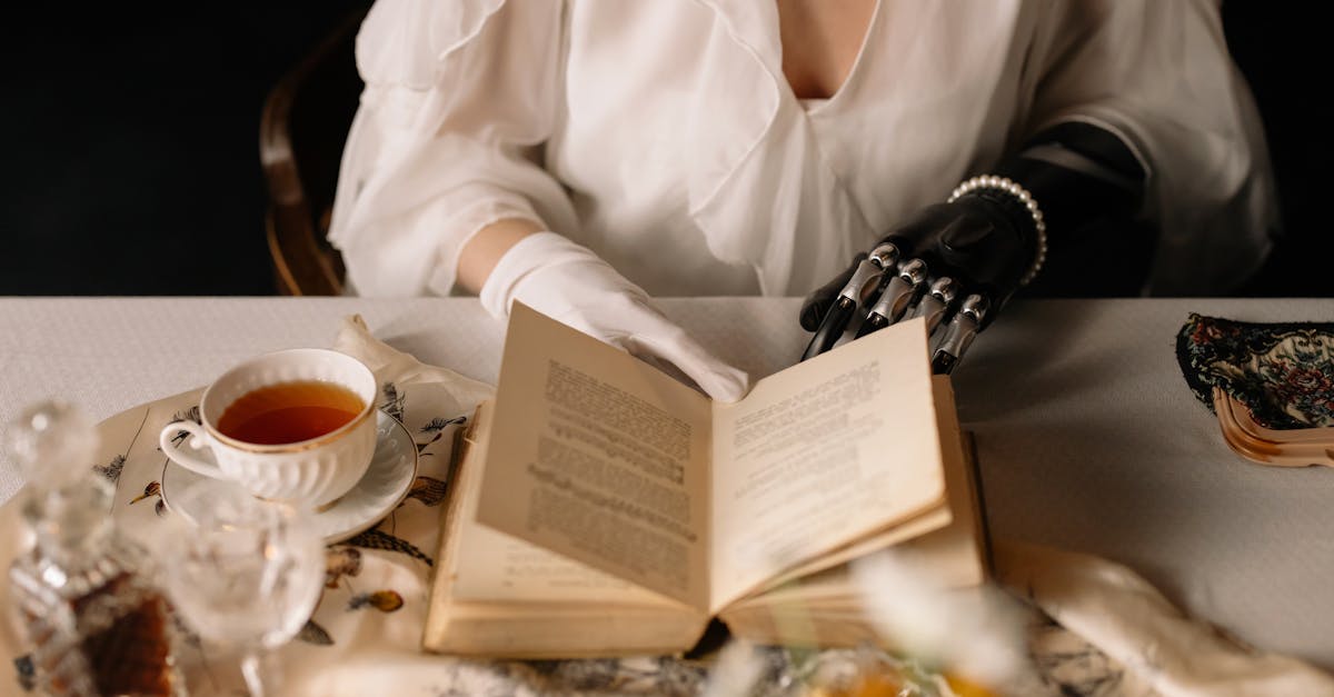 découvrez la clutch, l'accessoire indispensable qui allie élégance et praticité. idéale pour les soirées, elle se décline en de nombreuses formes et couleurs pour compléter toutes vos tenues.