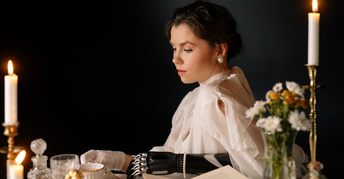 découvrez notre sélection de clutches élégants et pratiques, parfaits pour compléter vos tenues de soirée ou apporter une touche raffinée à votre style quotidien. kies parmi une variété de styles, couleurs et matériaux pour trouver le clutch idéal qui saura mettre en valeur votre look.