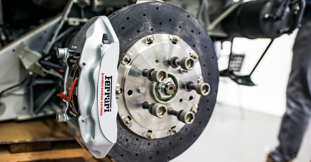 Descubra o fascinante mundo da Ferrari, o símbolo máximo de luxo e desempenho automotivo. Explore a história, os modelos icônicos e a inovação que fazem desta marca italiana uma líder indiscutível no mundo dos supercarros.