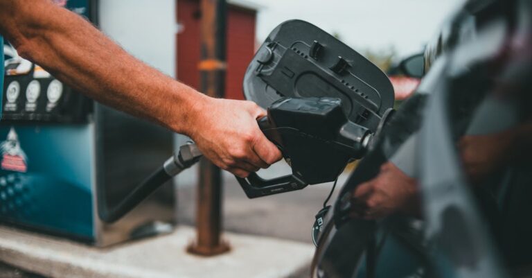 Un livreur de carburant se trompe entre essence et gasoil : « Ma voiture tremblait comme une feuille »