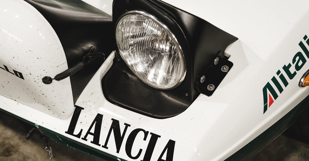 découvrez la lancia ypsilon, une citadine élégante et compacte alliant style raffiné, confort et technologies modernes. parfaite pour la vie urbaine, elle offre une expérience de conduite agréable tout en étant écoénergétique.