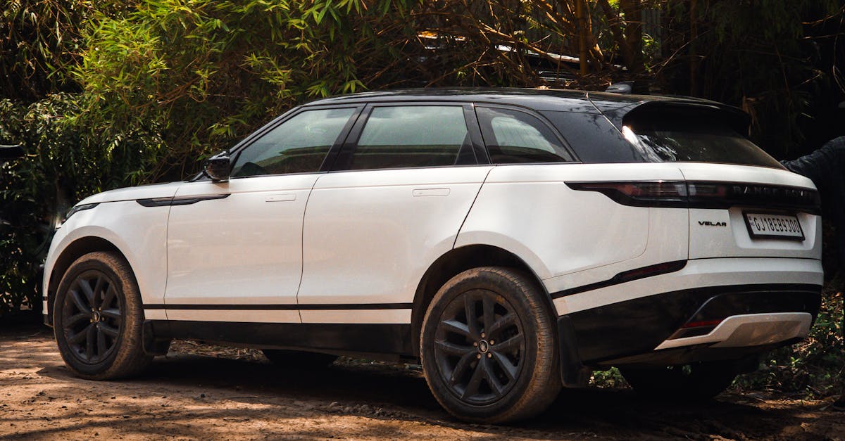 découvrez l'univers des véhicules tout-terrain avec land rover, alliant luxe, performance et technologie. explorez nos modèles emblématiques, conçus pour affronter tous les terrains tout en offrant un confort inégalé.