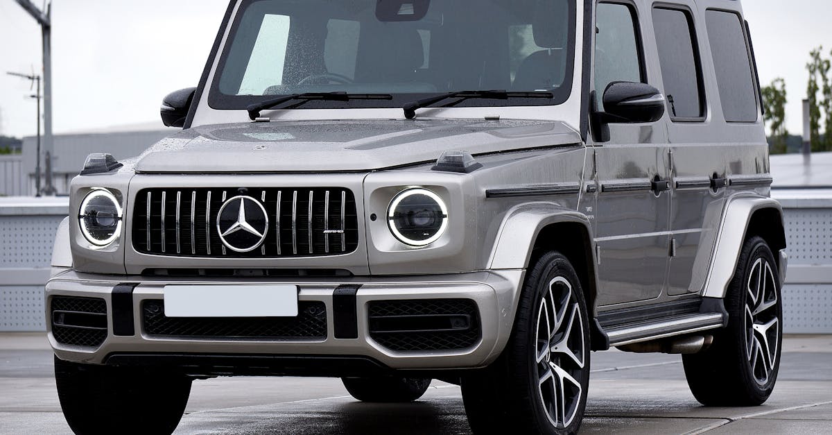2024 款梅赛德斯 G 级 AMG G63 依然是动力和技术的标杆。其先进的 4.0 升双涡轮增压 V8 发动机现可输出 585 马力和 850 牛·米扭矩。搭配 48 伏轻混系统,AMG G63 带来极致运动体验,0-100 公里/小时加速仅需近 4.3 秒。可选配的主动驾驶控制悬架系统 (ACR) 取代了传统的防倾杆,彻底革新了操控体验——这项创新优化了公路和越野行驶的稳定性和舒适性。