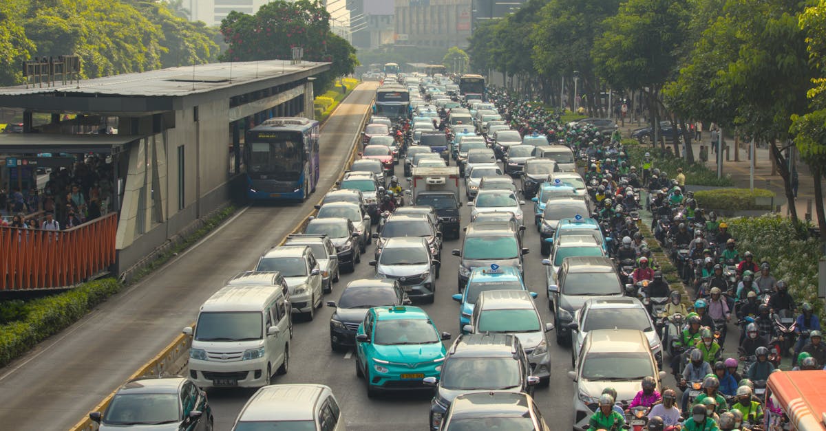 découvrez les causes, conséquences et conseils de sécurité liés aux accidents de moto. préparez-vous à faire face à cette réalité avec des informations essentielles pour rouler prudemment et rester en sécurité sur la route.