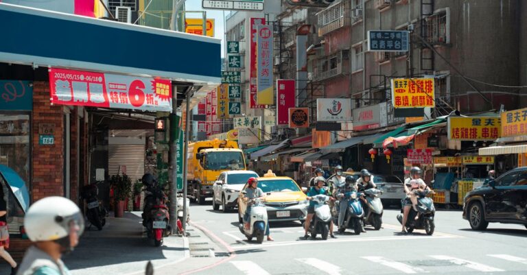 Le marché des motos s'effondre en février : les grands noms comme BMW, Ducati, Yamaha, Kawasaki, Suzuki et KTM enregistrent de fortes baisses, tandis que les marques chinoises CFMoto et Zontes continuent de croître.