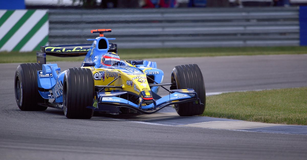 Scopri la leggendaria Renault 5 Turbo, un'icona degli anni '80 che unisce design audace e prestazioni eccezionali. Immergiti nel mondo di questa intramontabile auto sportiva, simbolo della passione automobilistica francese.