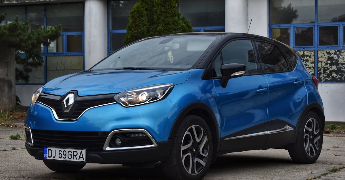 découvrez le renault captur, un suv urbain au design moderne et dynamique. parfait pour allier confort, performance et technologies innovantes, il s'adapte à vos besoins quotidiens tout en offrant une expérience de conduite agréable. explorez ses nombreuses fonctionnalités et personnalisez-le selon vos goûts.