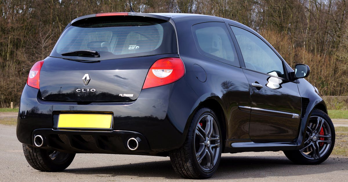 Descubra el Renault Clio 4 rediseñado, un coche urbano con un diseño modernizado y tecnologías avanzadas. Disfrute de un confort óptimo y una conducción dinámica gracias a su nuevo estilo y prestaciones mejoradas.
