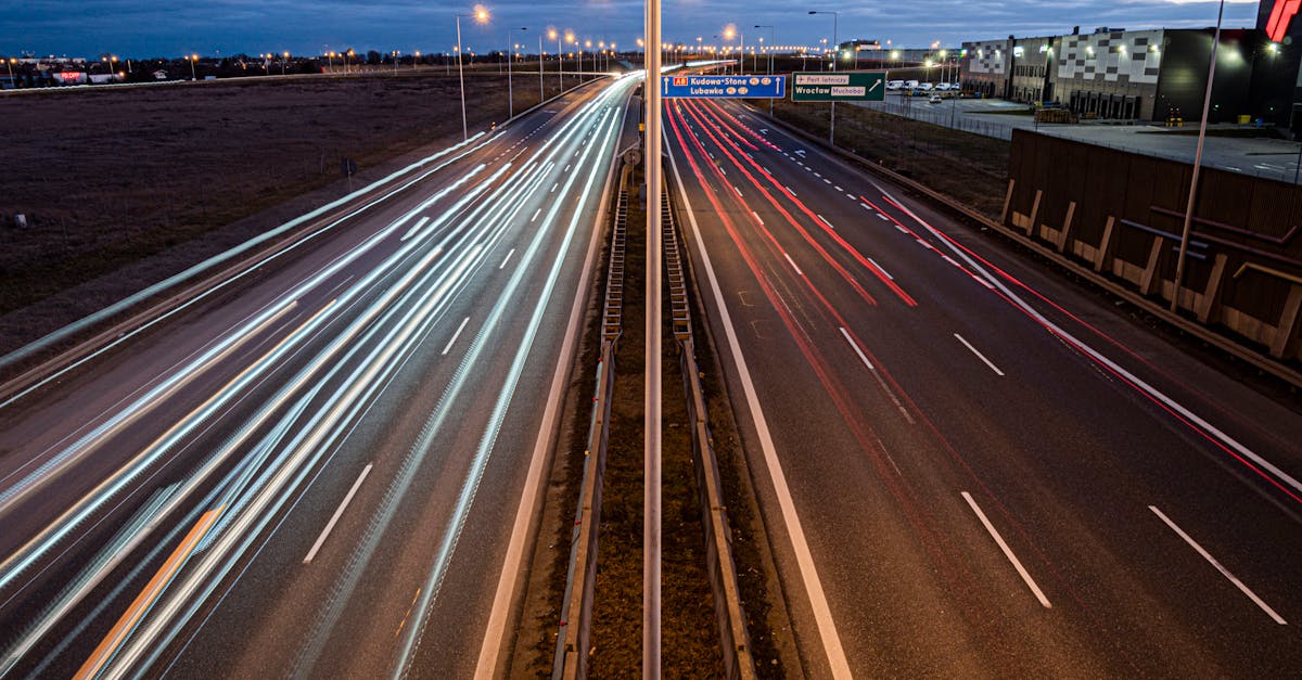 découvrez le renault trafic, un véhicule utilitaire spacieux et polyvalent, idéal pour les professionnels en quête de performance et de confort. son design moderne et ses capacités de chargement impressionnantes en font le choix parfait pour toutes vos missions.