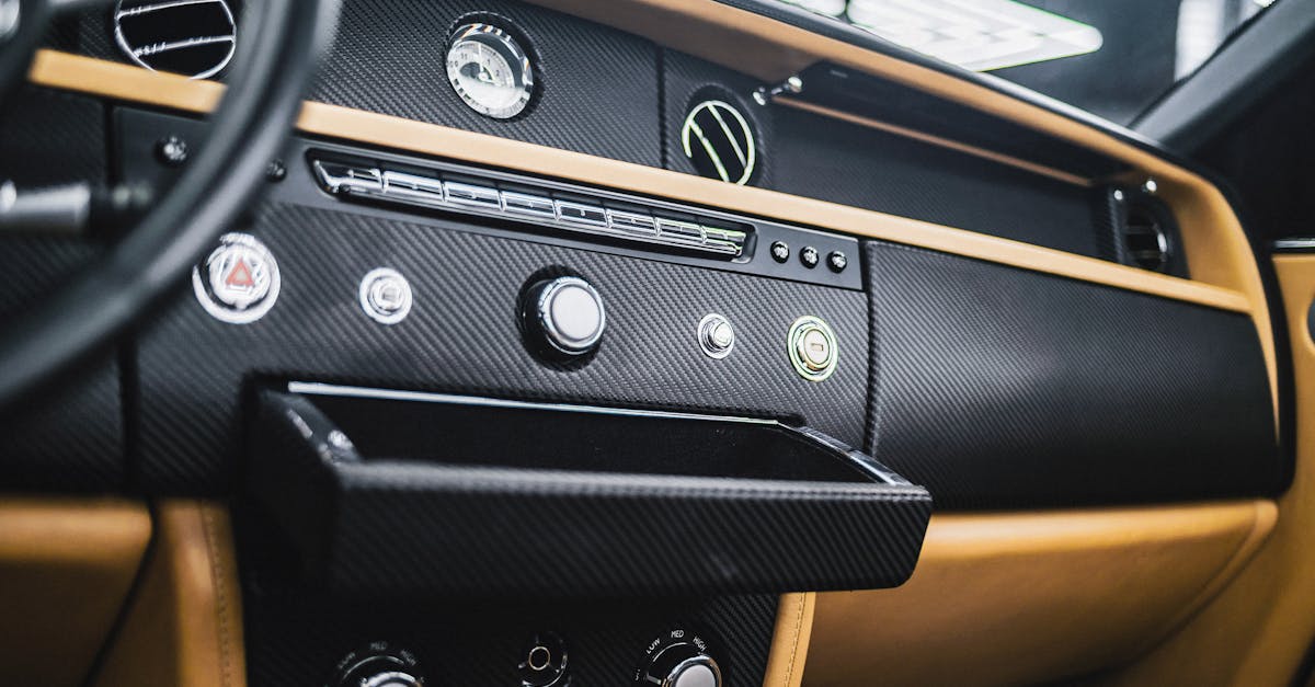 découvrez l'élégance intemporelle et le luxe inégalé des voitures rolls royce. plongez dans l'univers de l'ingénierie de précision et du design raffiné qui font de chaque modèle une œuvre d'art sur roues.