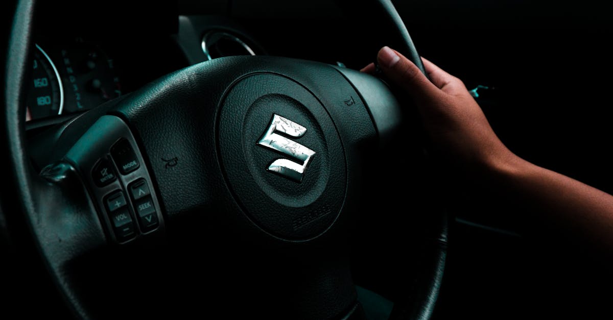 découvrez la suzuki v-strom 650, la moto polyvalente idéale pour les aventuriers. avec son design robuste et son moteur performant, elle vous offre confort et sécurité sur tous les types de routes. plongez dans l'univers de la randonnée à deux roues et explorez de nouveaux horizons en toute liberté.