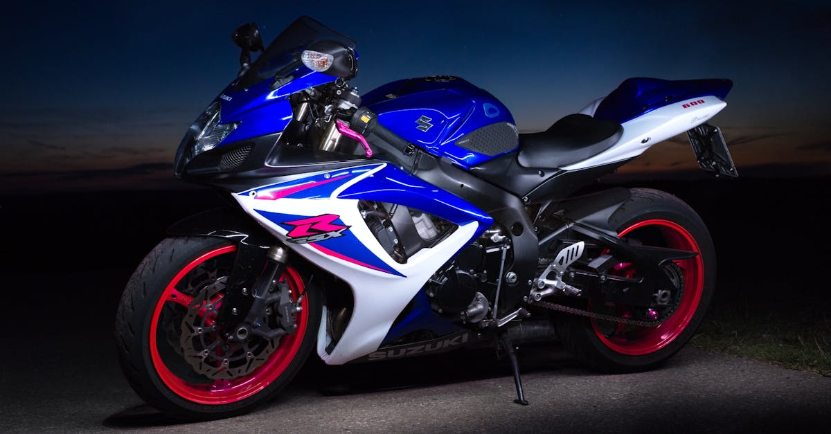 découvrez la suzuki v-strom 650, la moto polyvalente idéale pour les aventuriers. avec son design élégant, ses performances impressionnantes et son confort inégalé, elle vous accompagnera sur toutes les routes. explorez de nouveaux horizons en toute confiance grâce à sa fiabilité légendaire et ses caractéristiques innovantes.