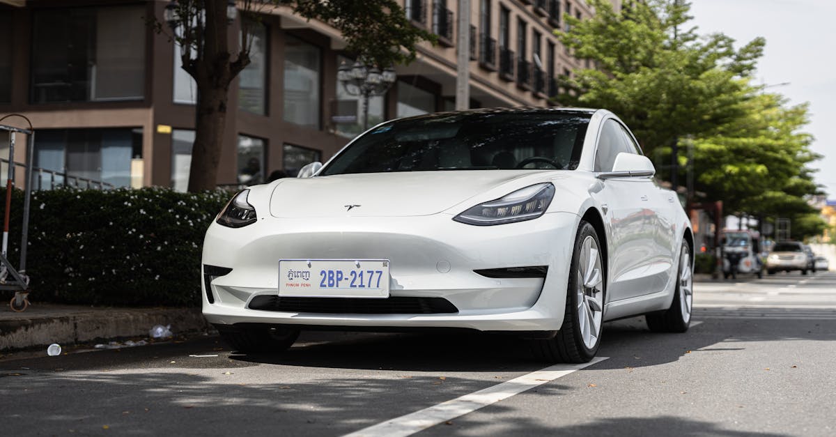 découvrez la tesla model 3, la berline électrique alliant performance, technologie de pointe et design moderne. profitez d'une conduite agréable tout en réduisant votre empreinte carbone.
