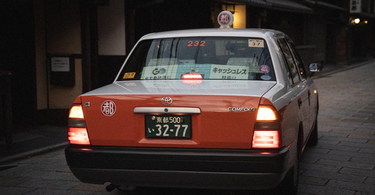 découvrez le toyota c-hr plug-in hybrid, un suv au design audacieux et moderne, alliant performance et écologie grâce à sa technologie hybride rechargeable. profitez d'une conduite dynamique tout en réduisant votre empreinte carbone.