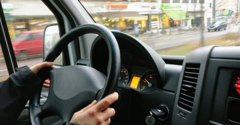 De plus en plus de Français délaissent leur voiture au profit d'autres modes de transport