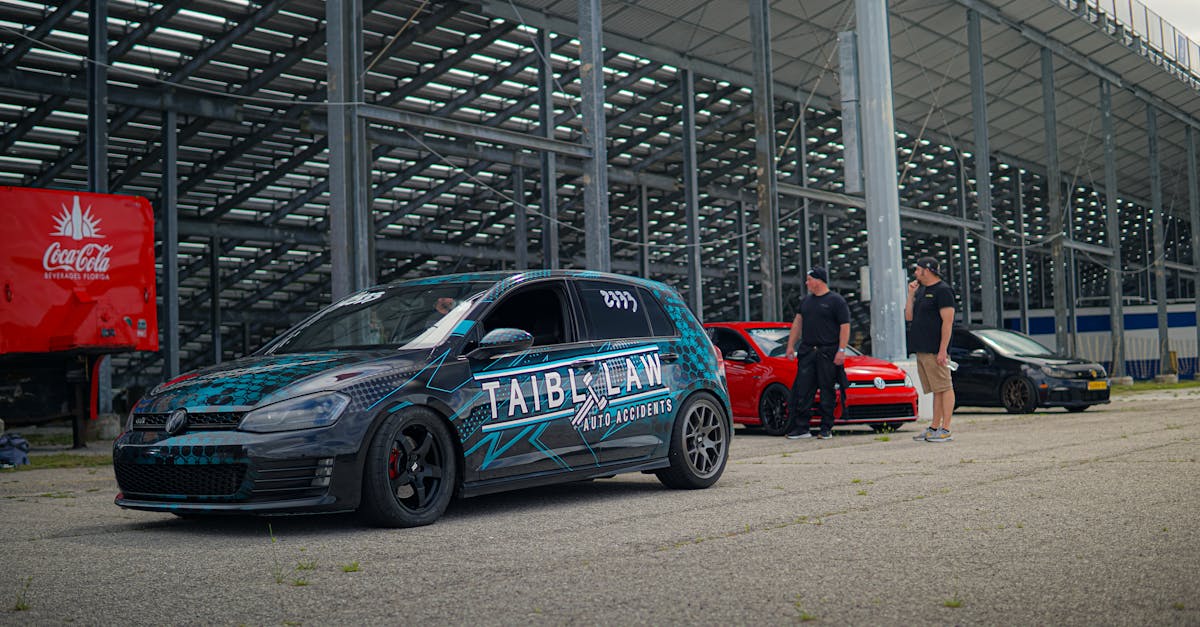 探索大众高尔夫二代 GTI,它是 20 世纪 80 年代的标志性车型,兼具运动性能与永恒魅力。它拥有标志性的设计和强劲的引擎,彰显了激情驾驶的精神。探索这款车型成为公路传奇的诸多特性。