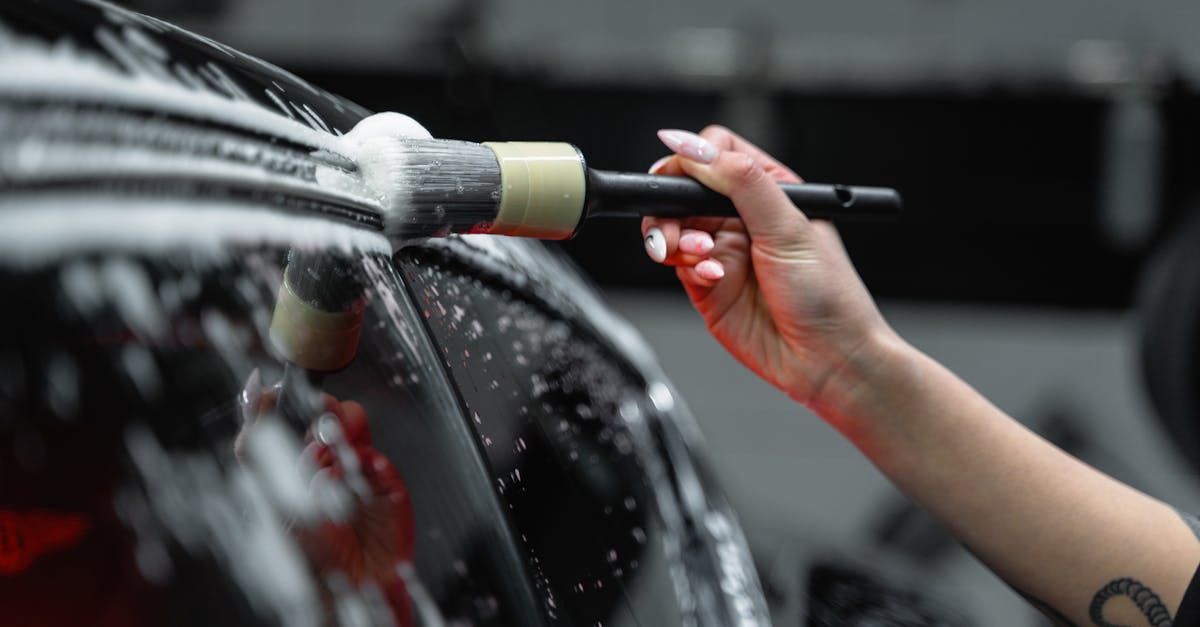 Conheça nosso serviço de lavagem de carros sem água, uma solução ecológica e eficaz para manter a aparência do seu veículo. Desfrute de uma limpeza impecável preservando o meio ambiente.
