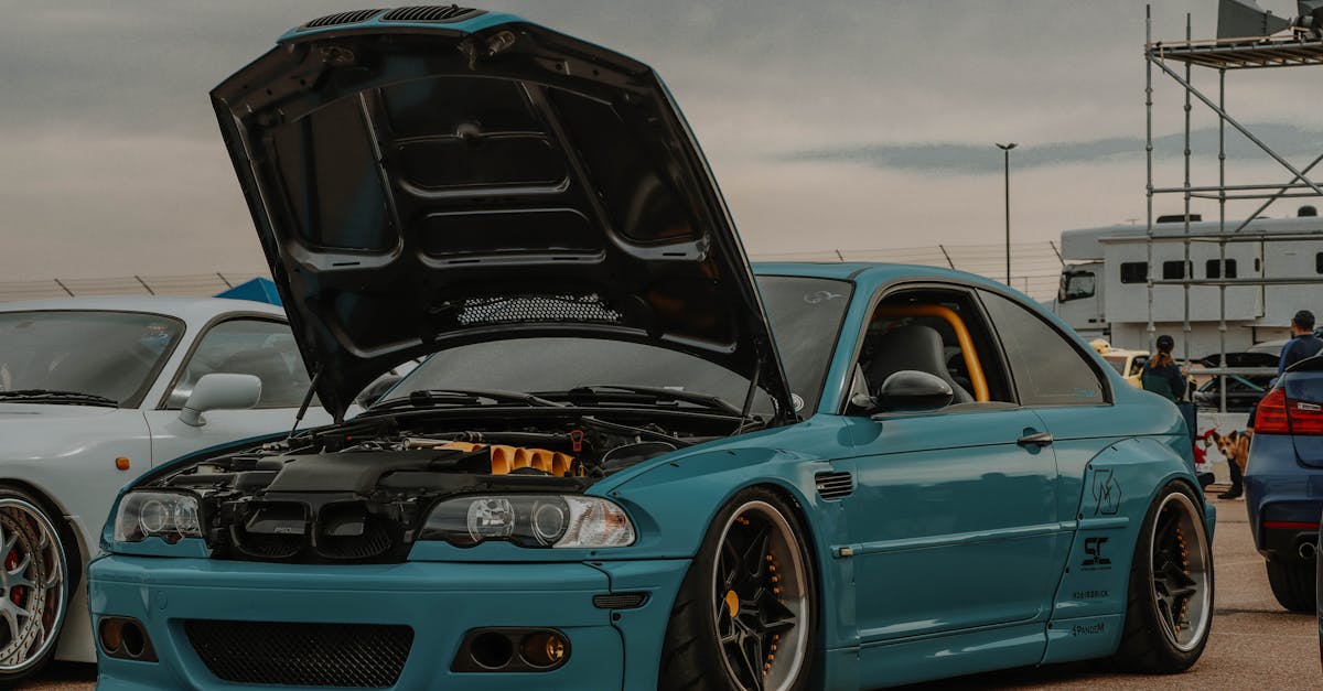 La gama BMW G80 M3 ofrece varias opciones de motorización que resultan atractivas tanto por su potencia como por su tecnología a bordo. Cabe destacar que cada versión se adapta a perfiles de conductor específicos, que van desde deportivos puros hasta sedanes de alta gama. La versión más emblemática sigue siendo, por supuesto, el M3 de competición, con unas prestaciones de gama alta. Precios, opciones y equipamiento diferencian cada modelo, ya sea para uso diario o para sesiones de conducción extraordinarias. El crecimiento del mercado de automóviles de lujo estimula la fabricación de nuevas versiones, integrando cada vez más tecnologías para satisfacer las expectativas de los clientes más exigentes.