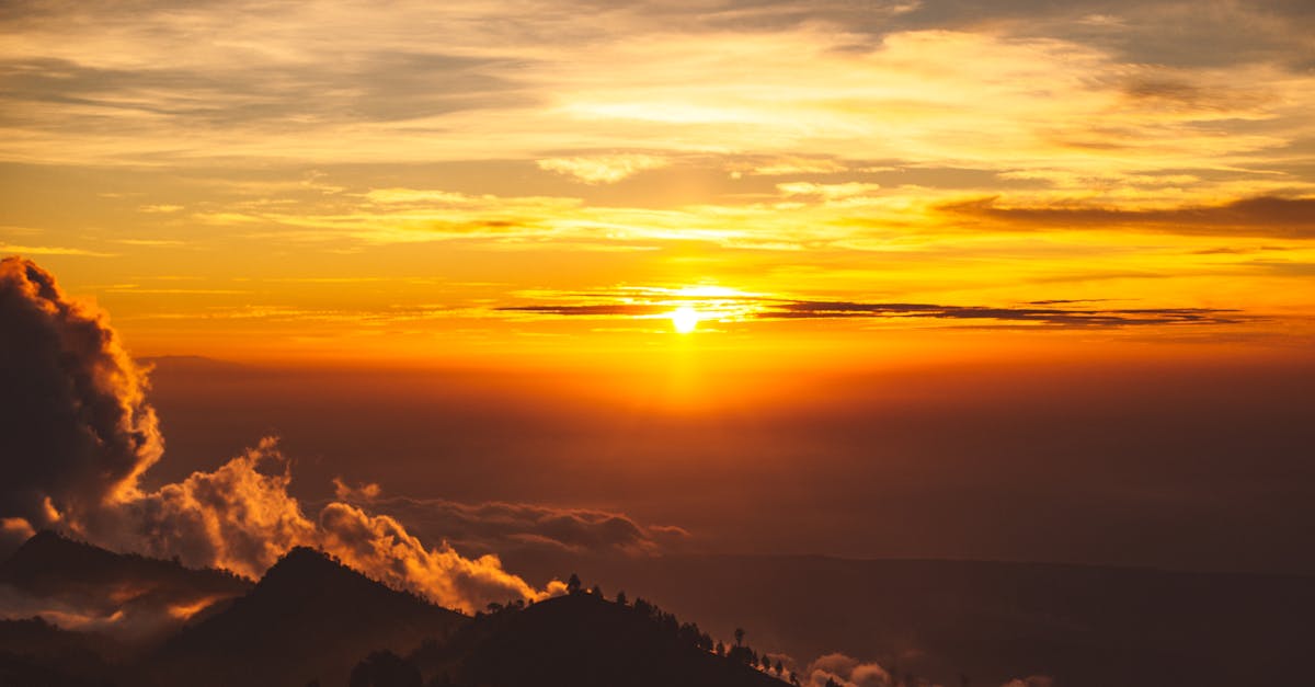 探索增程式续航里程背后的创新,这项技术可为您的出行带来更远的续航里程。享受无与伦比的驾驶体验,探索全新视野,无需担心充电问题。用增程式拥抱未来的出行方式。