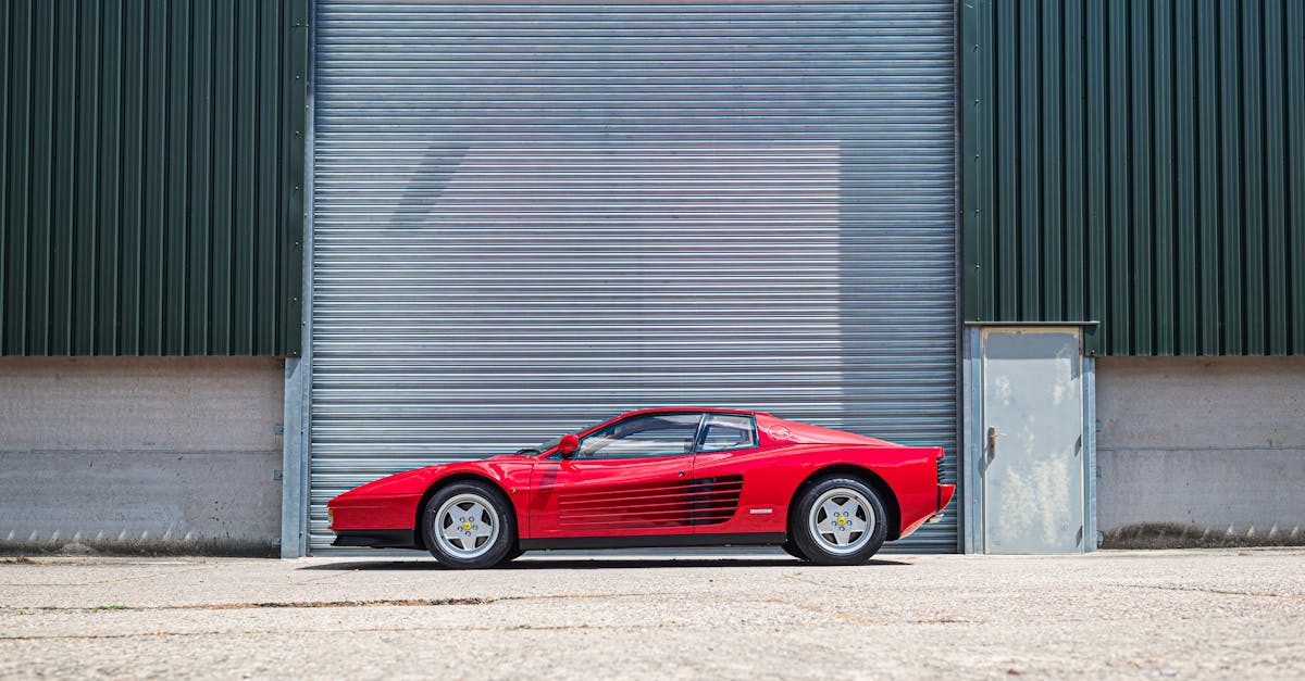 Este SUV opera como um verdadeiro cupê de corrida com tração nas quatro rodas, capaz de ter um bom desempenho em todas as superfícies, incluindo neve ou terra, graças à sua transmissão avançada. A suspensão zoológica, inventada pela Ferrari, garante estabilidade ideal e precisão diabólica nas curvas. Dirigir se torna um prazer puro, o oposto de SUVs confortavelmente higienizados. Desempenho Concreto