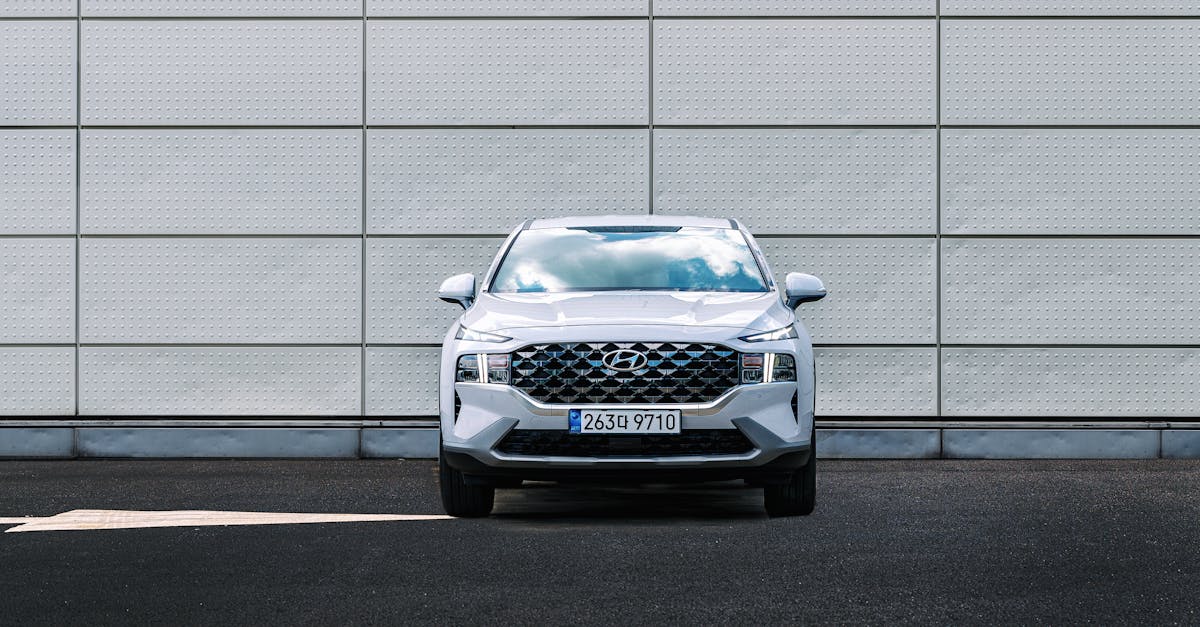 découvrez le hyundai santa fe, un suv spacieux et raffiné alliant confort, performances et technologies de pointe. profitez d'un design moderne, d'une sécurité avancée et d'une expérience de conduite inégalée. idéal pour vos aventures en famille ou vos trajets quotidiens.