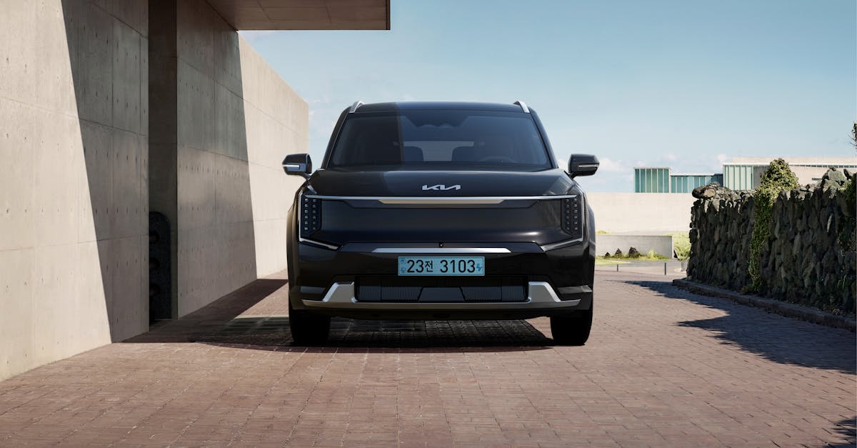 Descubra o Kia EV9, um SUV elétrico inovador que combina desempenho, tecnologia avançada e design elegante. Explore sua impressionante autonomia, recursos de segurança e interior espaçoso para uma experiência de direção incomparável.