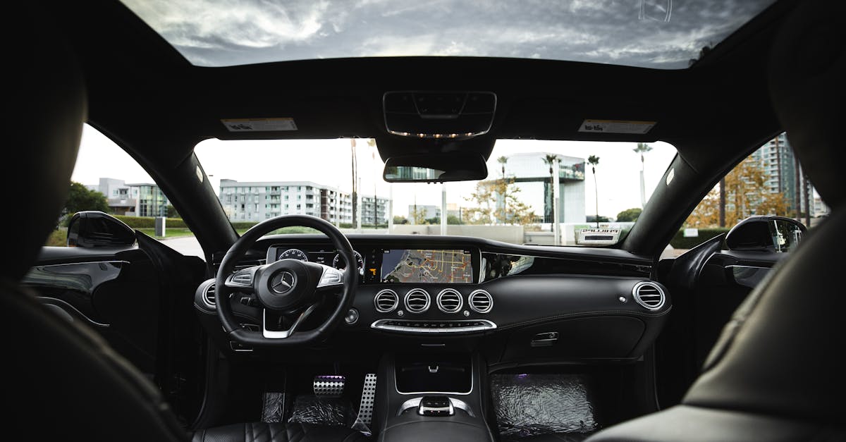 découvrez la mercedes g-class, un suv emblématique alliant luxe, performance et robustesse. tant sur route que hors des sentiers battus, le g-class est la référence en matière d'élégance et de puissance. plongez dans l'univers de cette voiture légendaire, avec son design distinctif et ses technologies de pointe.