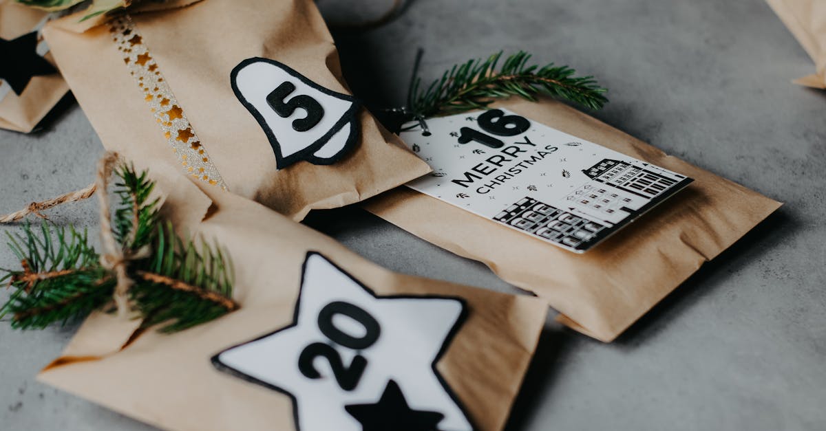 オークションは価格決定において重要な役割を果たしており、2025年にはクラシックカー市場の真のバロメーターとなっています。RMサザビーズがロンドンで企画した最近のオークションでは、走行距離わずか40,041キロメートル(25,000マイル)のモデルが出品され、この象徴的な車の歴史に新たな章が開かれました。推定落札価格は18万ポンドから22万ポンド、約20万9,000ユーロから25万5,000ユーロです。