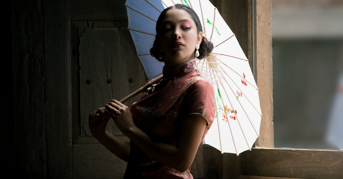 探索我们精选的优质遮阳伞,它们不仅能为您遮风挡雨,还能为您的户外空间增添一抹优雅。我们的遮阳伞兼具时尚与实用,是花园、露台和阳台的理想之选。