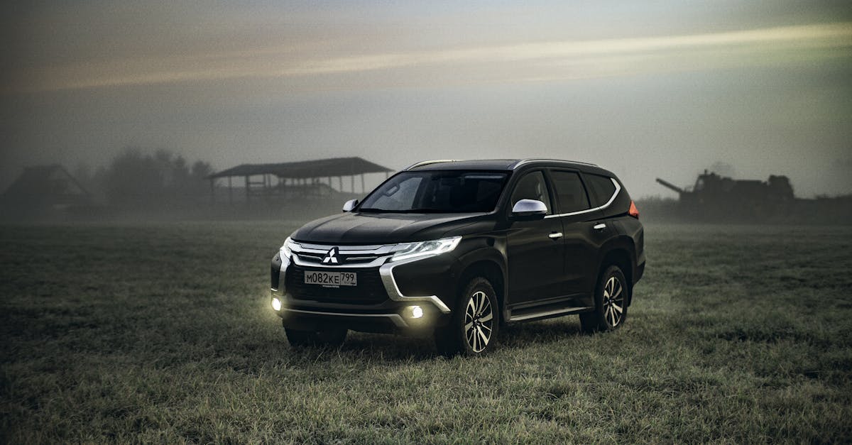 创新不仅限于发动机。互联解决方案、座舱数字化以及主动安全设备的集成正成为差异化标准。这种对改进的持续关注,加上 Jeep、斯巴鲁、起亚和现代等制造商之间的竞争,正引领着车型的不断升级。