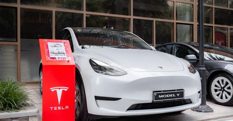 Elon Musk annonce la sortie d'un modèle Y Tesla à prix réduit !
