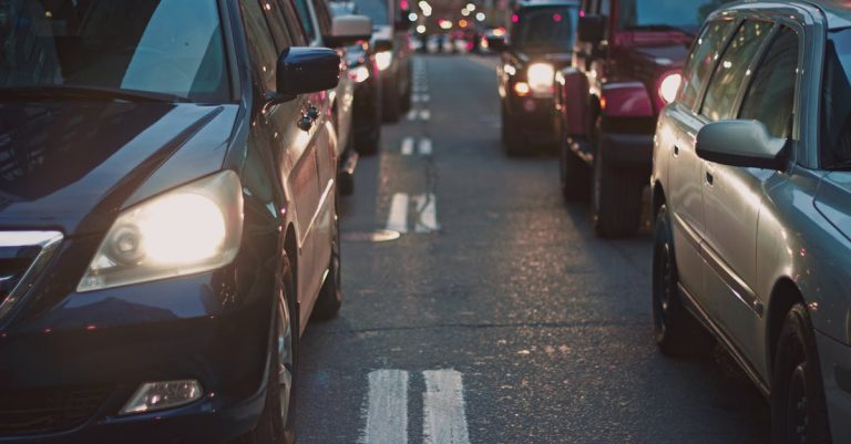 Un coche en llamas en la A50 provoca grandes atascos entre Aubagne y Marsella