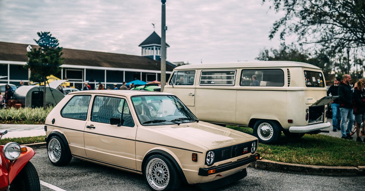 Descubra o Volkswagen Golf GTI, um compacto esportivo icônico que oferece desempenho, conforto e tecnologia avançada. Perfeito para entusiastas da direção, ele combina potência e estilo em um design moderno.