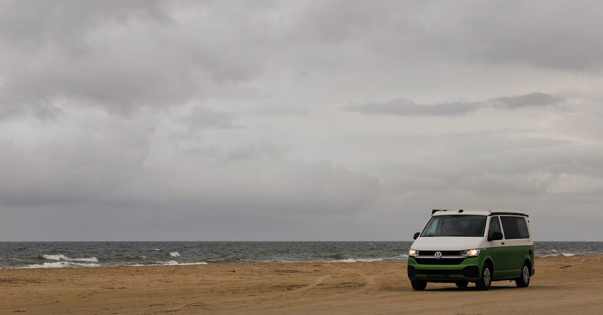 实物检查应涵盖车身、轮胎、发动机和变速箱。检查行驶里程,尤其是对于行驶里程超过15万公里的车辆,对于评估其剩余耐用性至关重要。