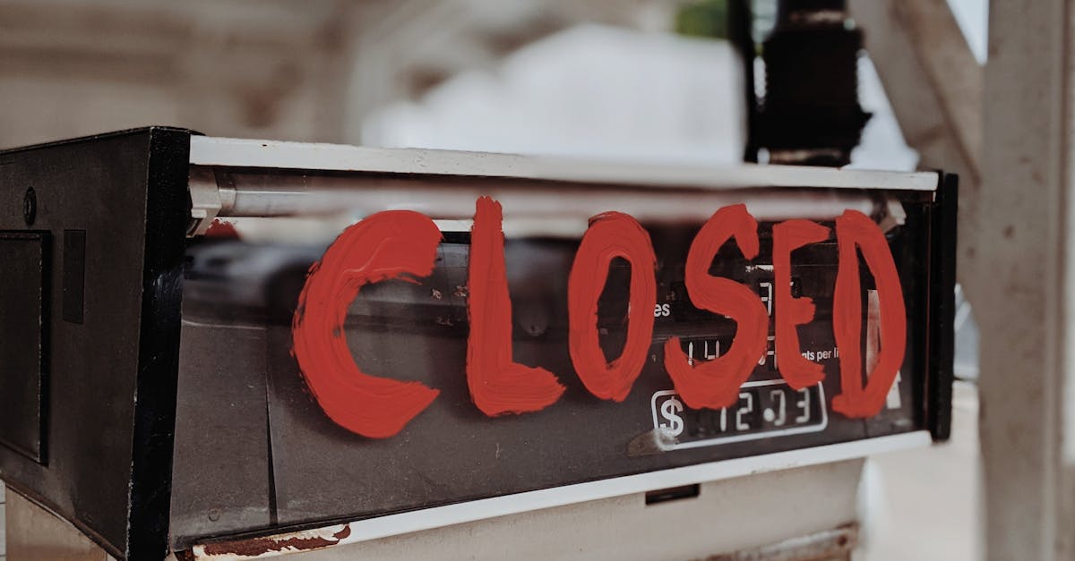 こうした批判を受け、ギヨーム・ガリグ氏は、ボルドー・メトロポールのクリスティーヌ・ボスト総裁と地域圏のアラン・ルセ総裁に対し、再編計画の全面的な見直しを求めています。彼は以下のことを要求しています。