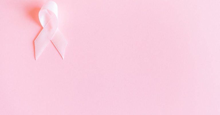 À seulement 24 ans, elle se voit refuser un examen médical par son médecin, qui estime qu'elle est 'trop jeune' pour un cancer : la maladie s'est malheureusement étendue jusqu'à son cerveau.
