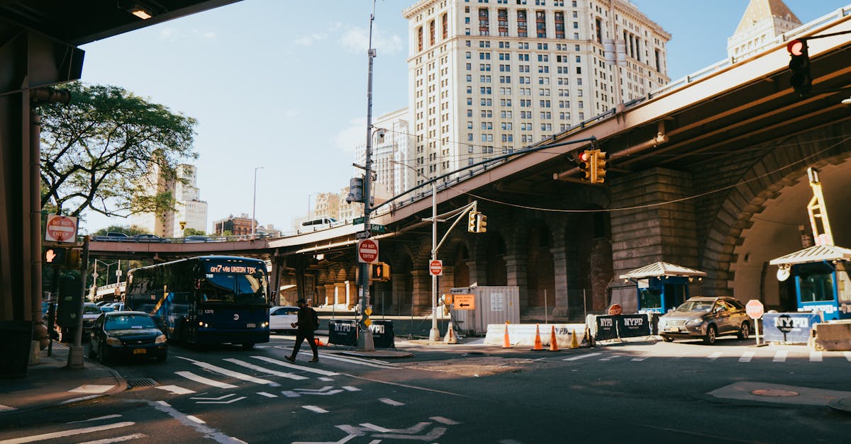 découvrez tout ce qu'il faut savoir sur le car-jacking : méthodes utilisées, conseils pour s'en protéger, démarches en cas d'agression et prévention pour assurer votre sécurité au volant.