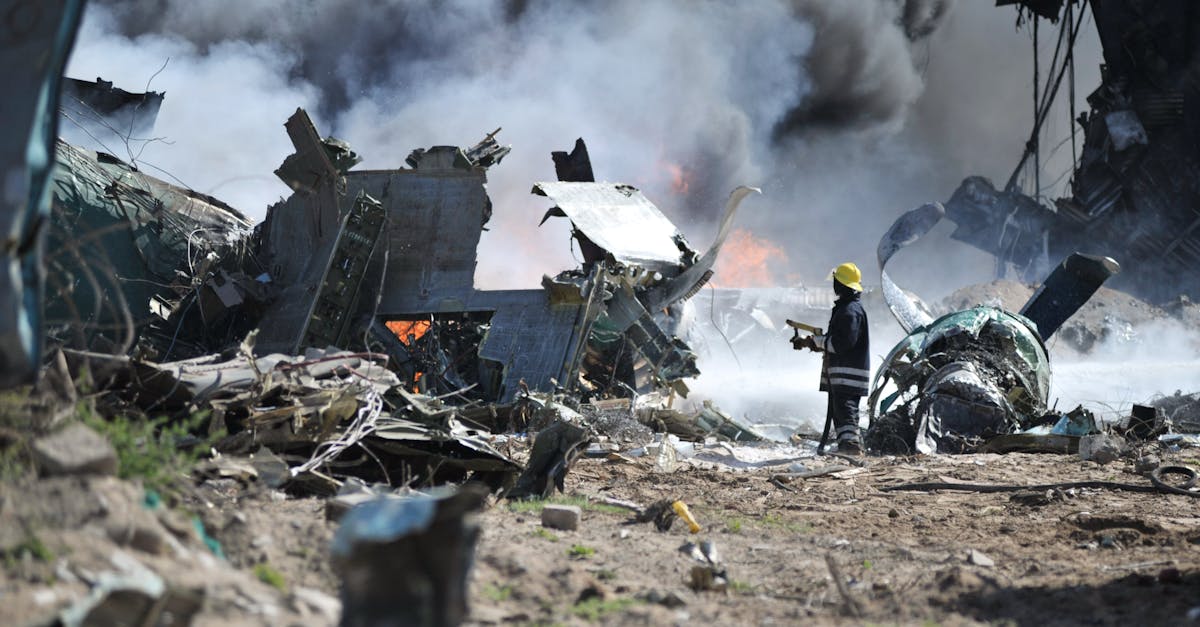 救援团队依靠专用设备快速协调伤员的撤离。