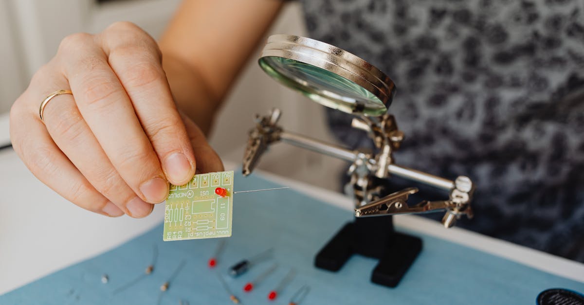 découvrez les différentes facettes de la manipulation, un concept intrigant qui englobe diverses techniques psychologiques et sociales. explorez comment la manipulation peut influencer les comportements, les relations et les décisions, tant dans un cadre personnel que professionnel, tout en apprenant à identifier et à naviguer dans ces dynamiques complexes.